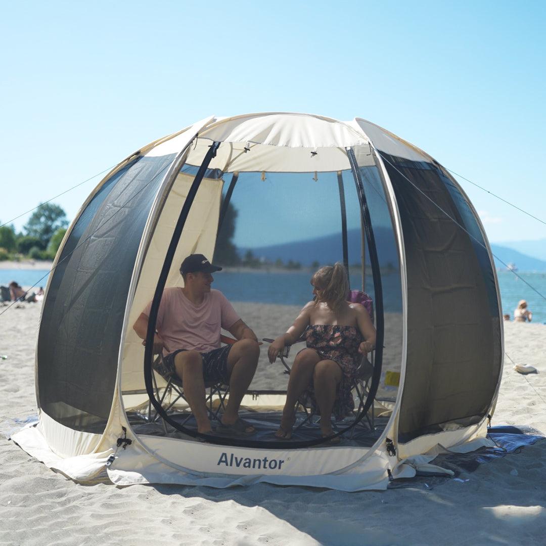 Beach tent outlet with screen