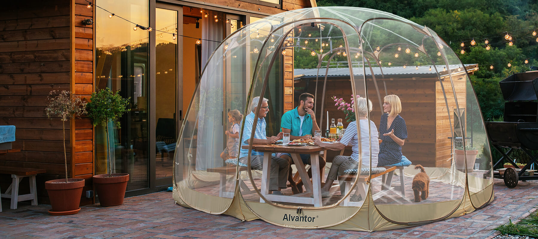 Plastic bubble outlet tent